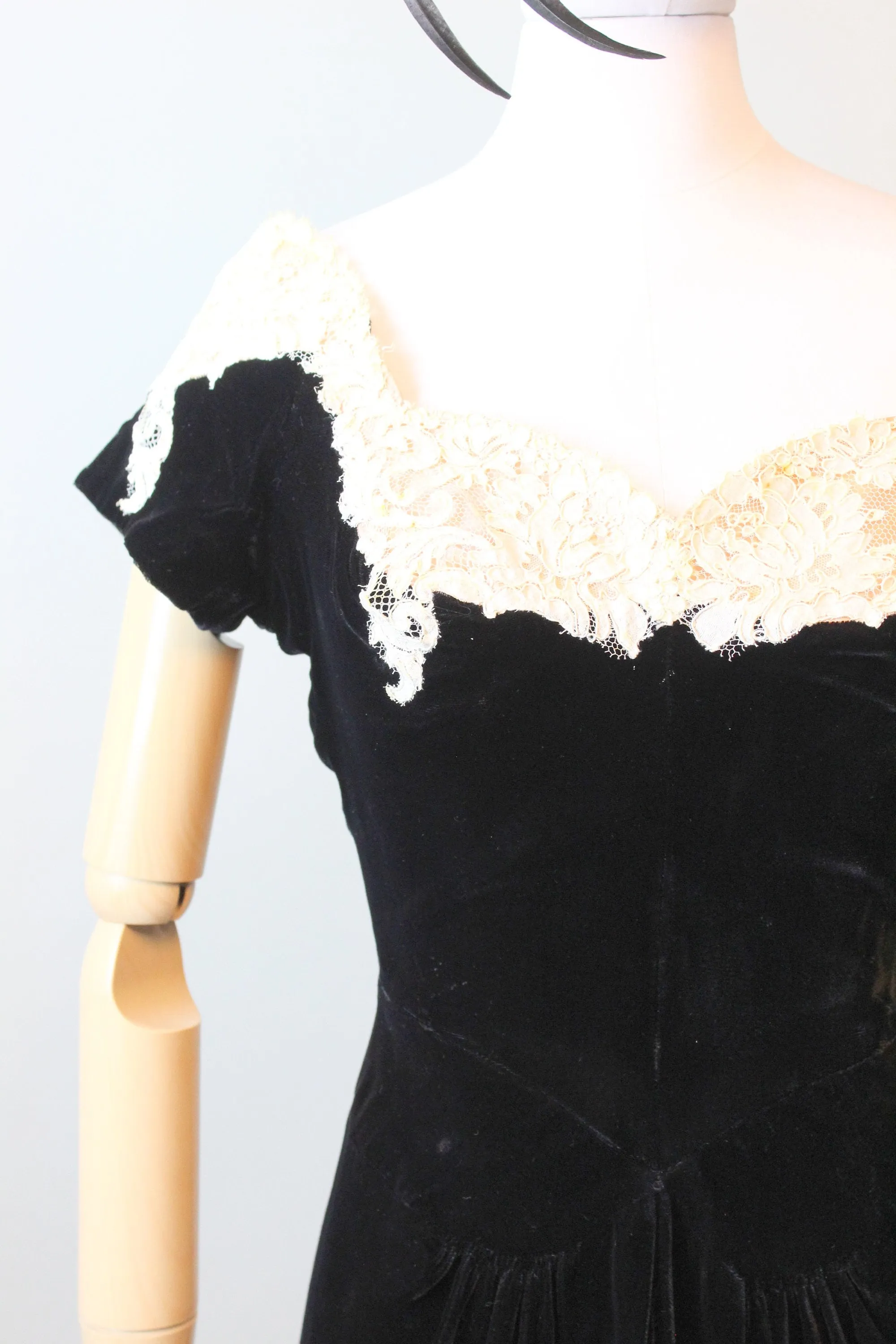 1950s DOROTHY O'HARA velvet lace dress small | new fall