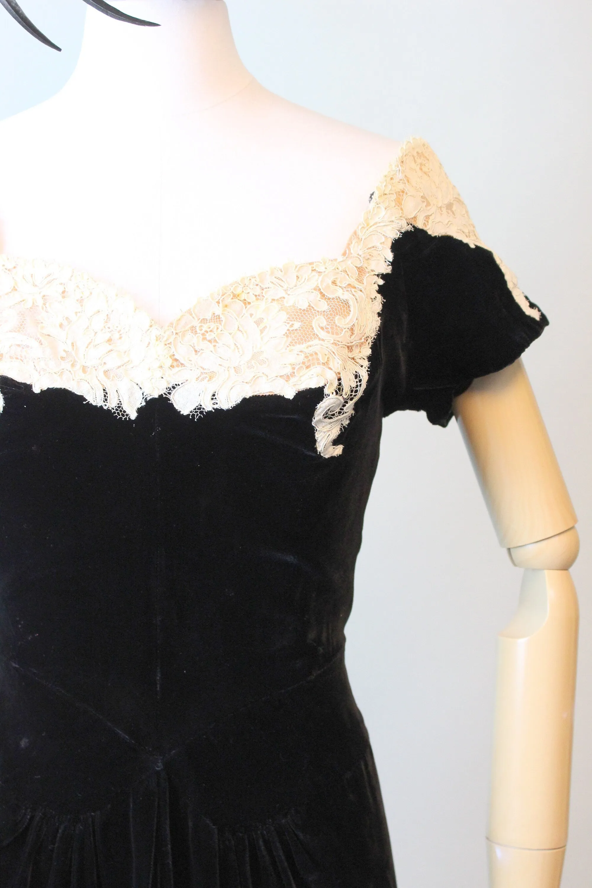 1950s DOROTHY O'HARA velvet lace dress small | new fall