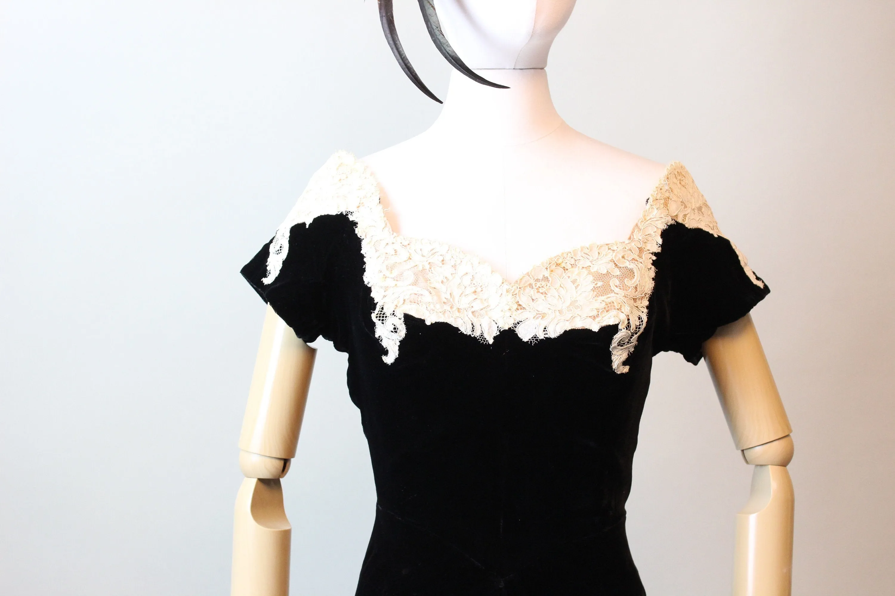 1950s DOROTHY O'HARA velvet lace dress small | new fall