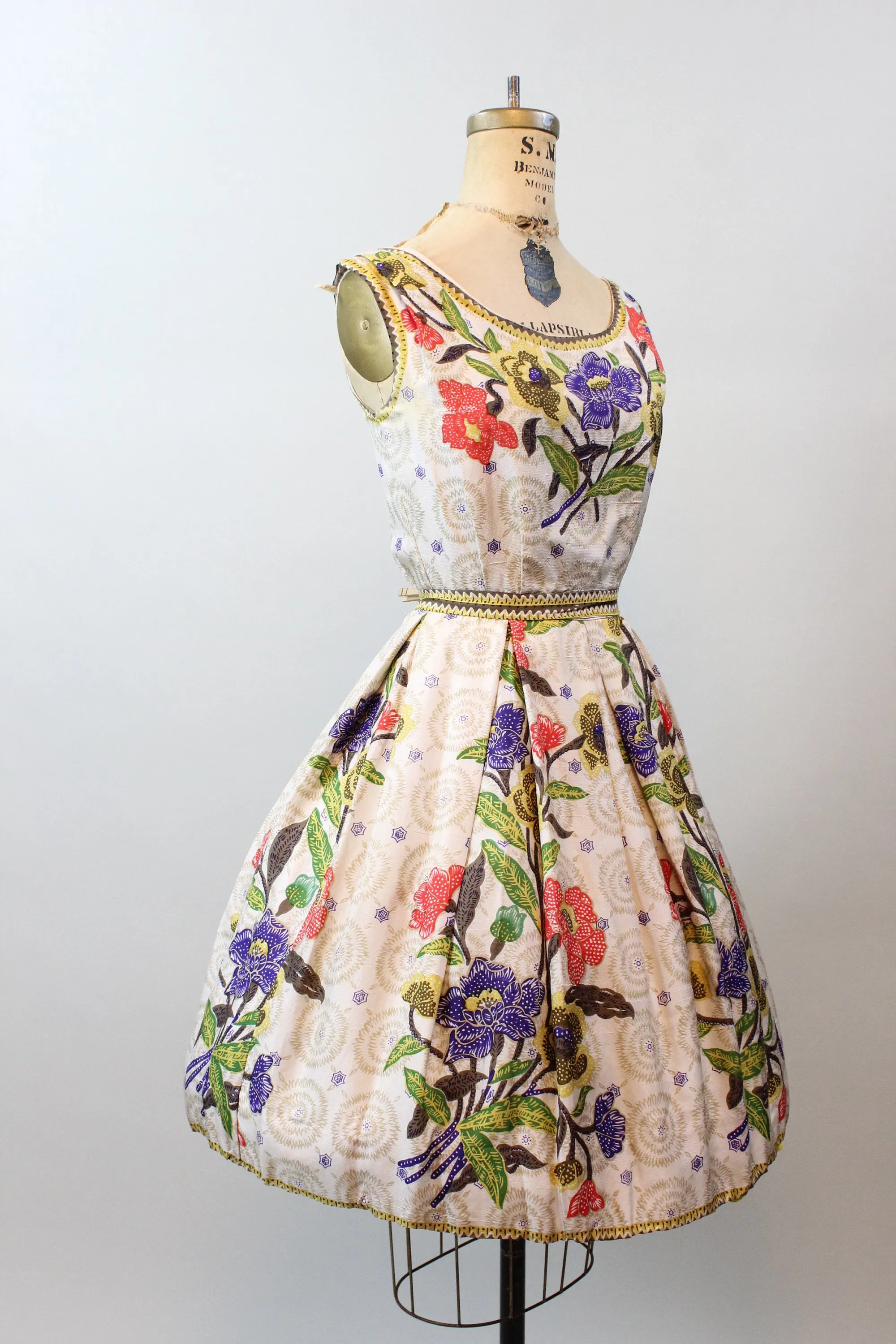 1950s SUZY PERETTE floral silk dress xs | new spring summer