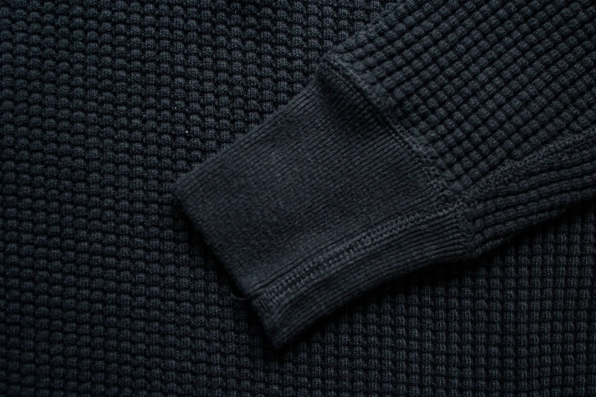 UES Big Waffle Henley - Black
